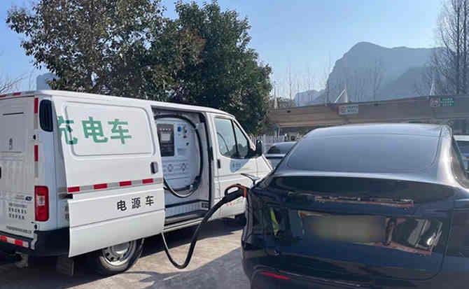 长白汽车搭电